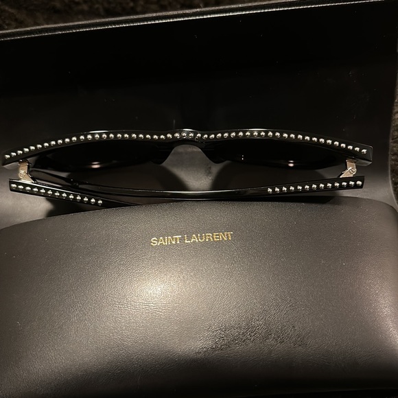 Saint Laurent - Picture 2 of 9